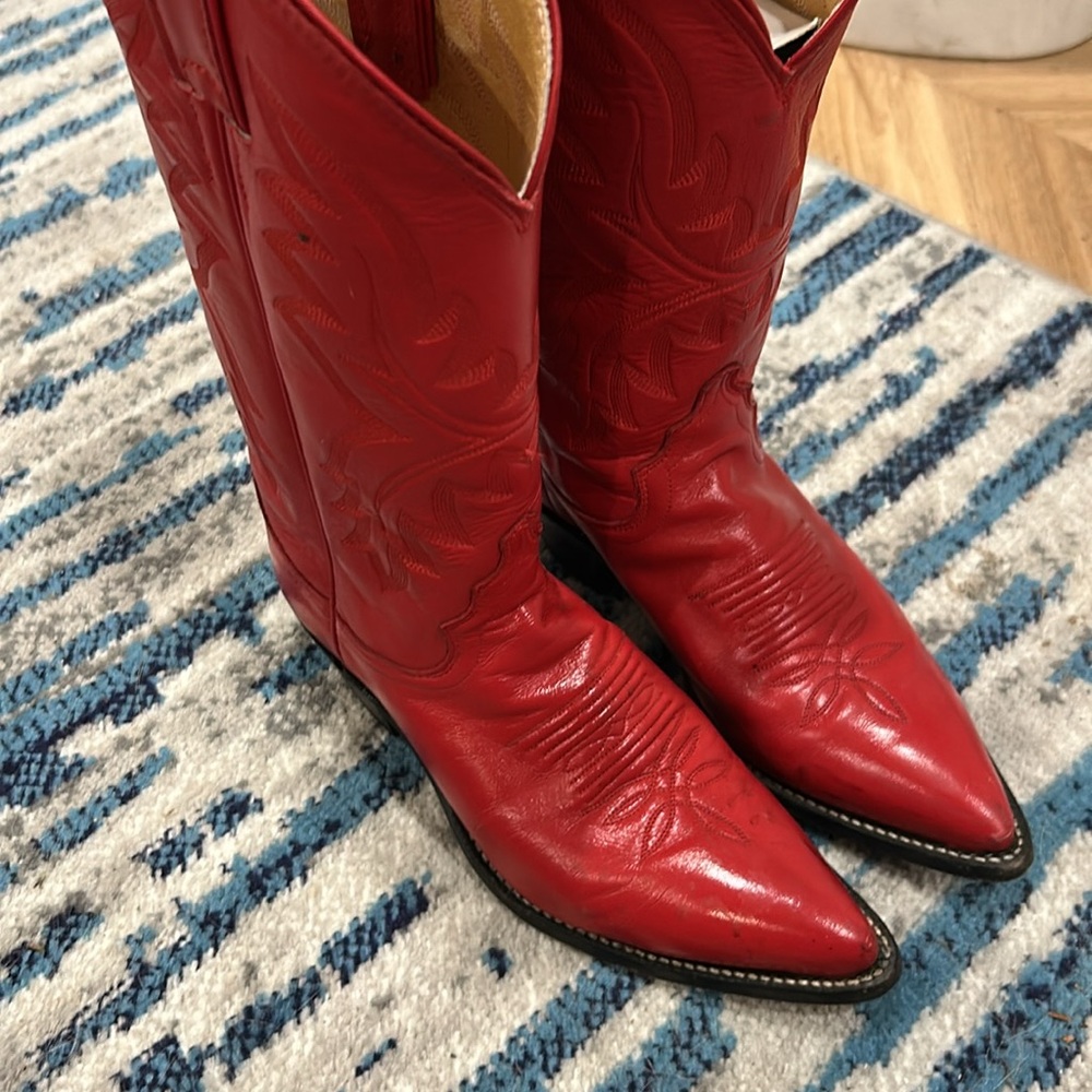Vintage Justin cowboy boots. Hardly worn